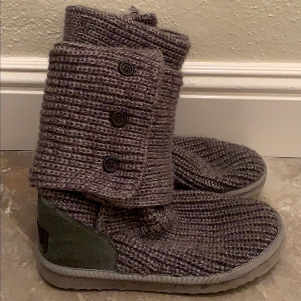 NEW CUTE UGGS gray sweater!! Never worn